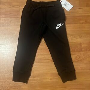 NWT boys Nike size 4 sweatpants